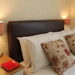 Argyle House ويتبي