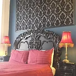 Argyle House 4* ويتبي
