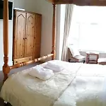 Argyle House 4* ويتبي