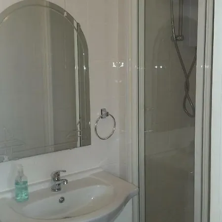 Argyle House 4* 휫비